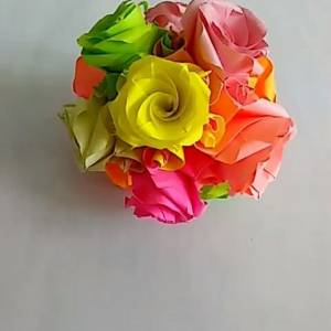 想学人家制作纸球花吗？这个威廉希尔中国官网
玫瑰花球就让你一步到位