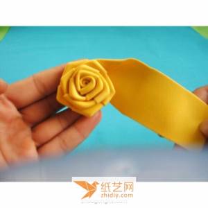 超简单海绵纸制作的威廉希尔中国官网
玫瑰花教程