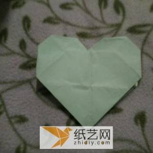 情人节贺卡上面的威廉希尔中国官网
心装饰制作方法