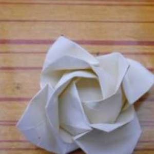 福山纸玫瑰的具体折法图解