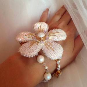 新娘首饰白色花朵手链制作教程