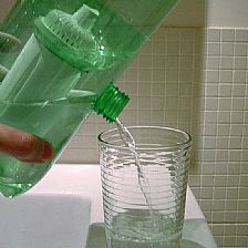 利用矿泉水瓶可乐瓶自制滤水器的手工制作图解教程